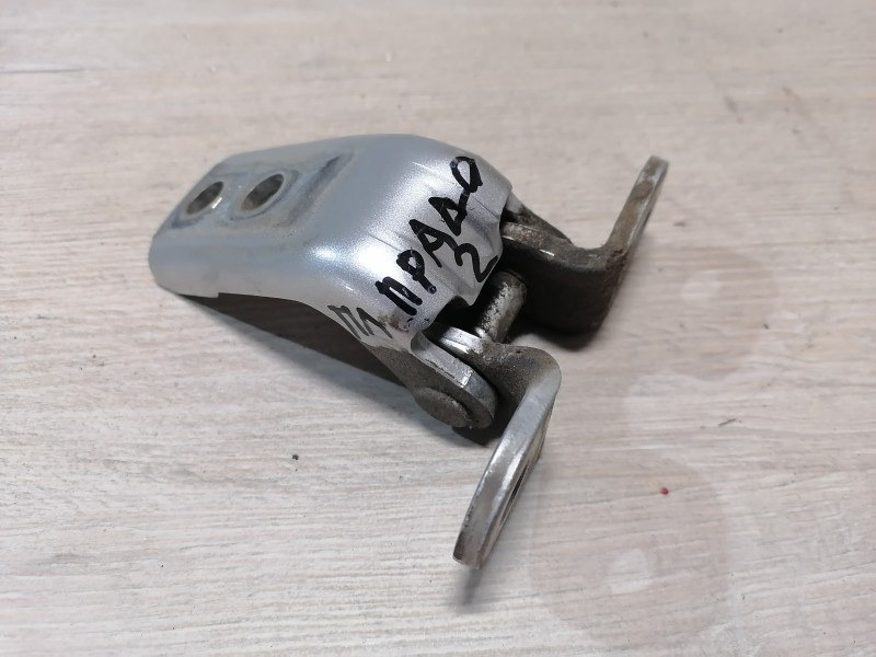 Prado 150 №2 петля двери передняя левая верхняя