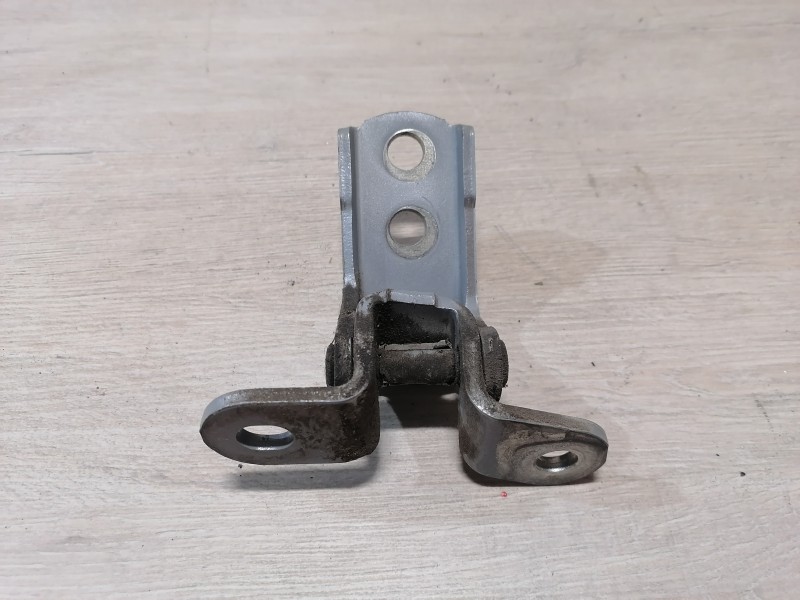 Prado 150 №2 петля двери передняя левая верхняя