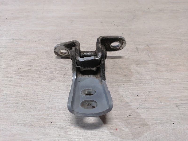 Prado 150 №2 петля двери передняя левая верхняя