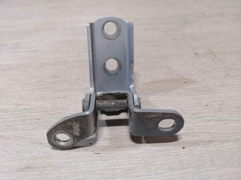 Prado 150 №2 петля двери задняя левая нижняя
