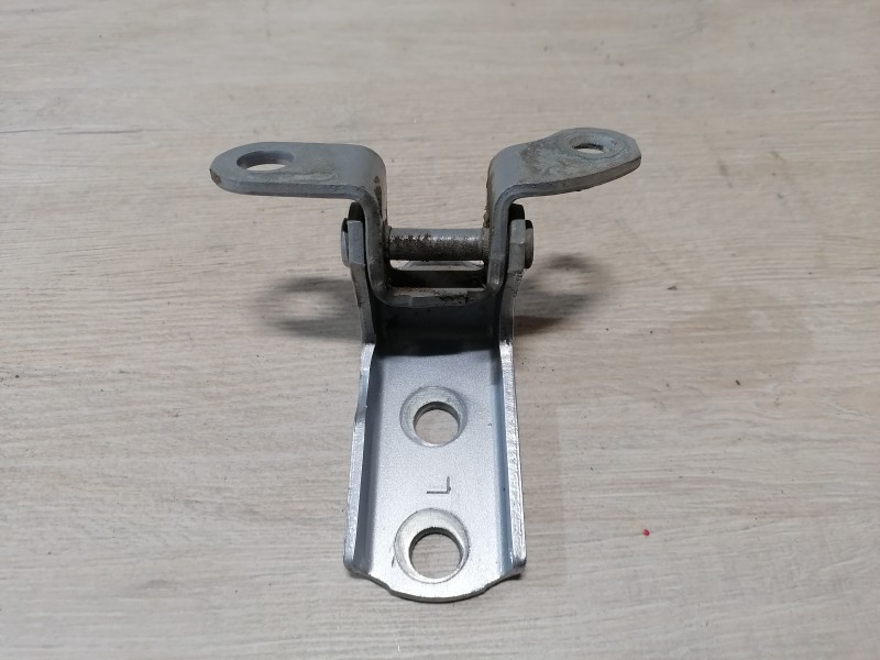 Prado 150 №2 петля двери задняя левая нижняя
