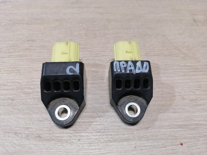 Prado 150 №2 датчик удара боковой 8983175020