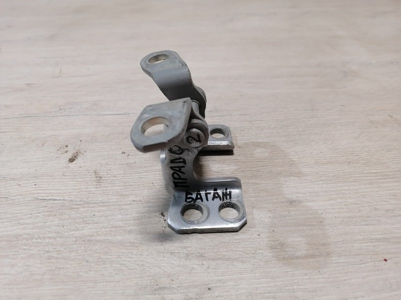 Prado 150 №2 петля крышки двери багажника