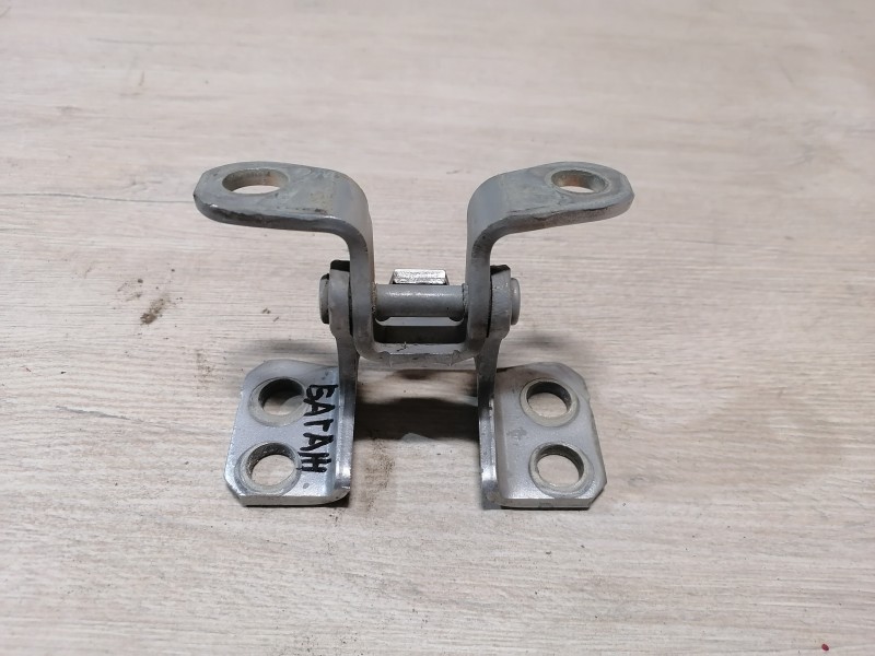 Prado 150 №2 петля крышки двери багажника