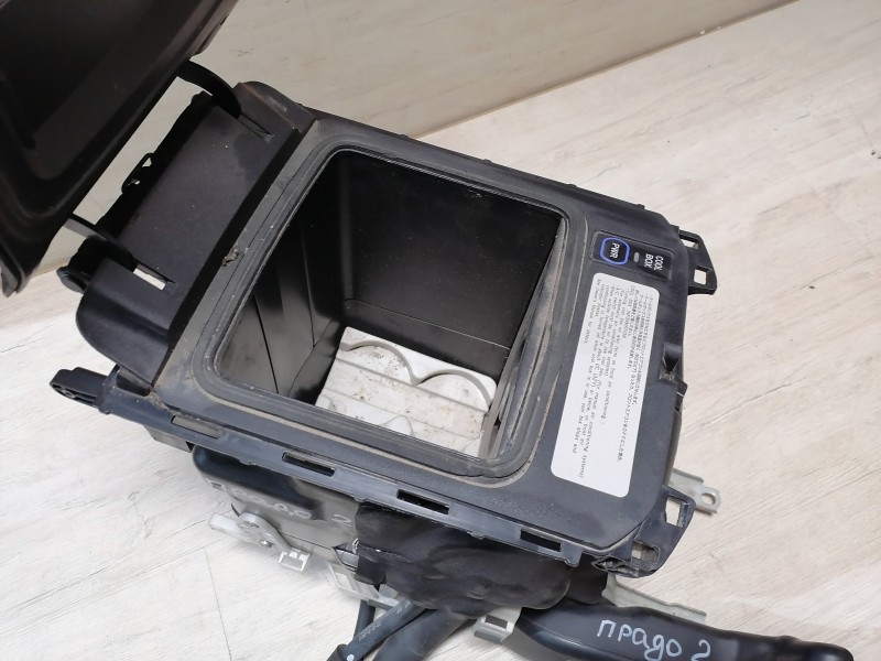 Prado 150 №2 подлокотник с холодильником