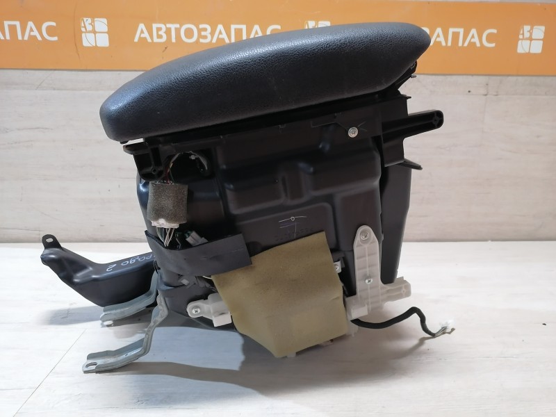 Prado 150 №2 подлокотник с холодильником