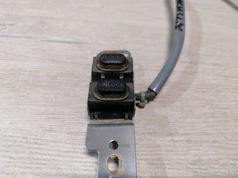 Prado 150 №2 кнопка открывания багажника