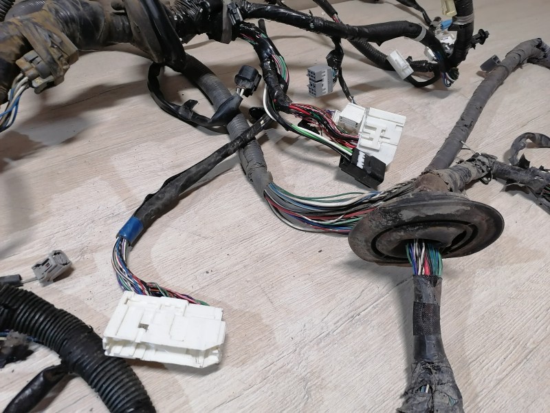 Prado 150 №2 проводка двигателя с блоком предохранителей 3.0 дизель деф