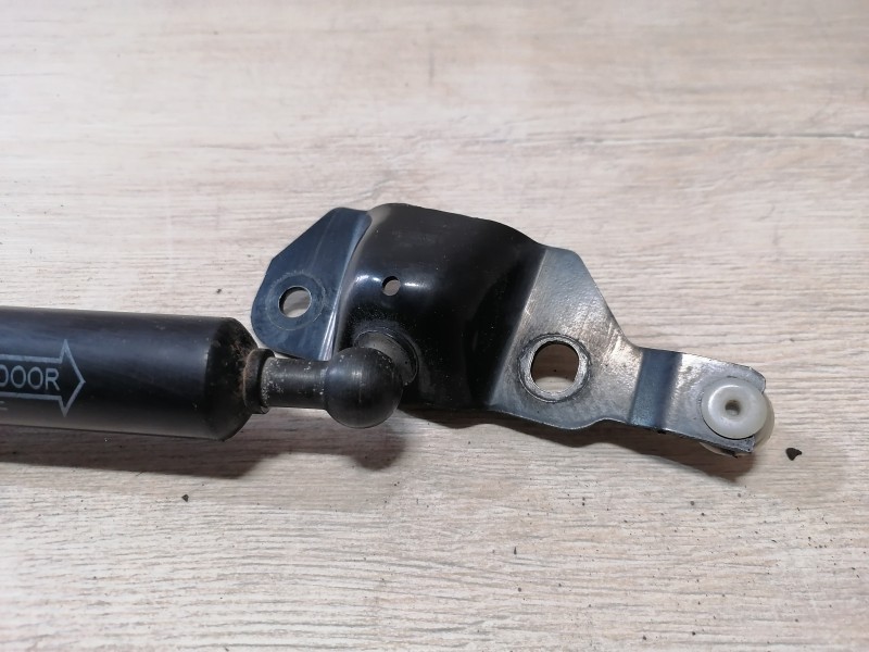 Prado 150 №2 ограничитель двери багажника деф не раб