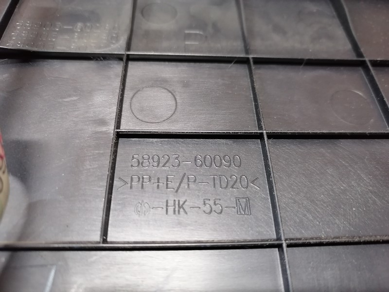 Prado 150 №2 накладка подлокотника центральной консоли дефлектор задний пассажиров
