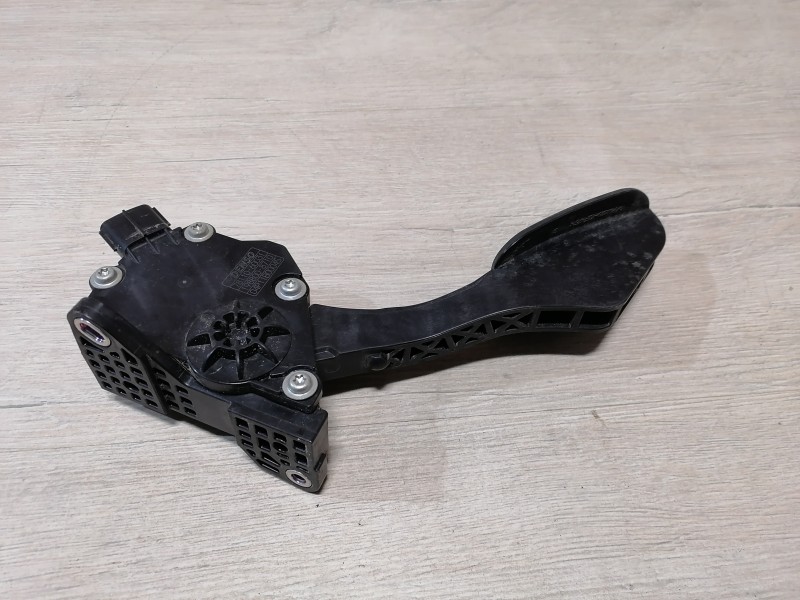 Prado 150 №2 педаль газа