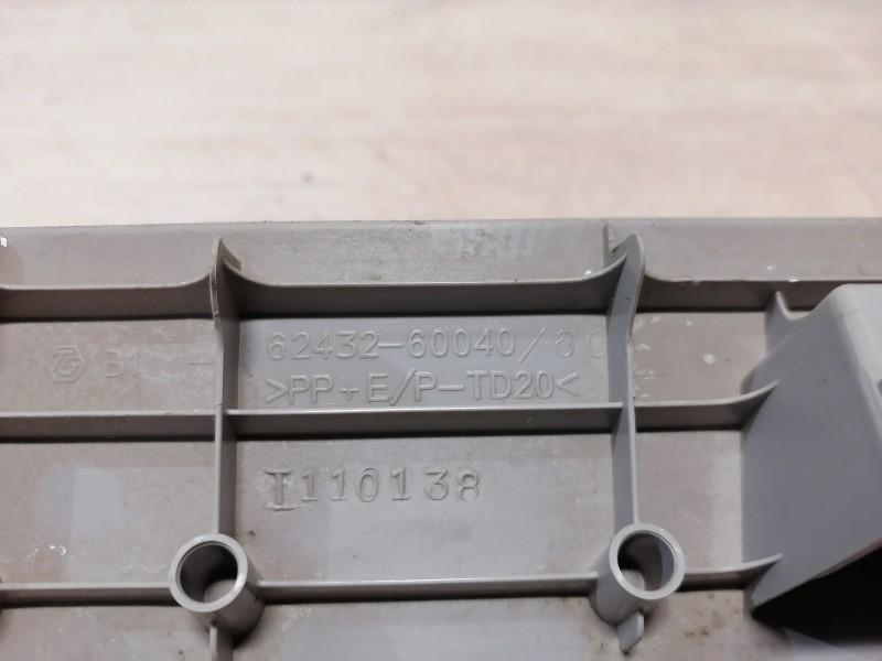 Prado 150 №2 обшивка над форточкой багажника задняя левая