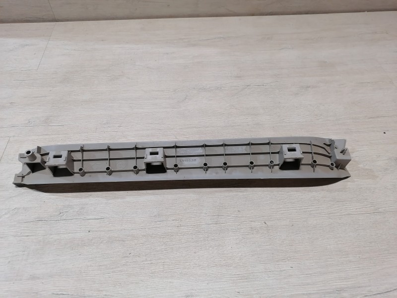 Prado 150 №2 обшивка над форточкой багажника задняя правая