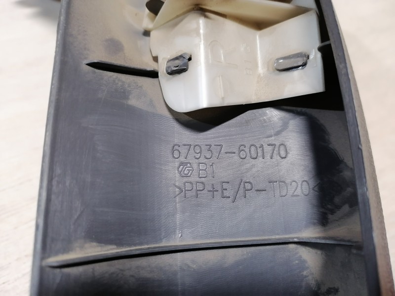 Prado 150 №2 обшивка крышки двери багажника правая