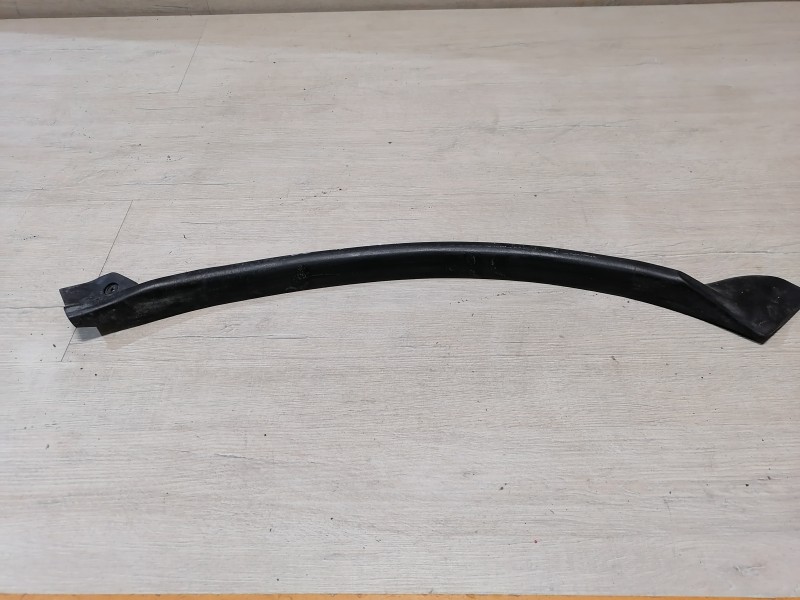 Prado 150 №2 уплотнитель двери нижний задний правый