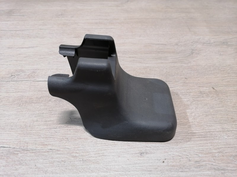 Prado 150 №2 накладка салазок сиденья 7215760150
