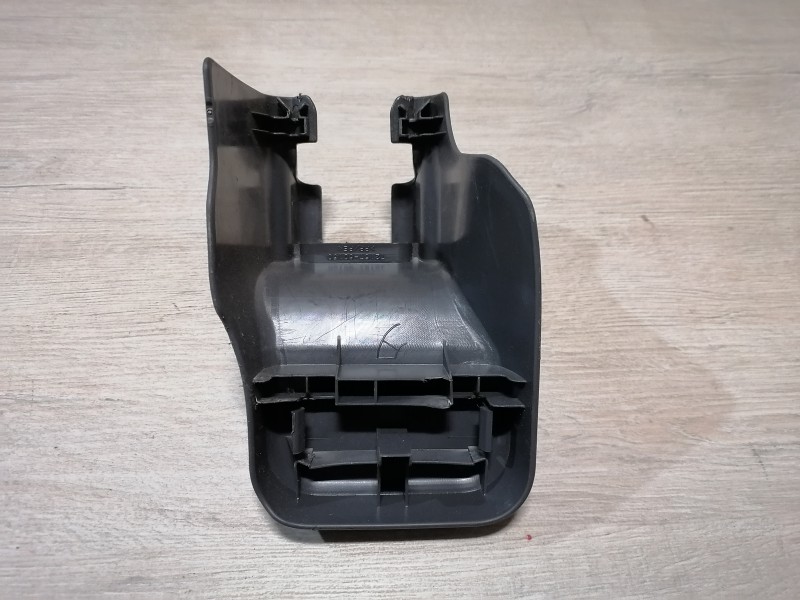 Prado 150 №2 накладка салазок сиденья 7215760150
