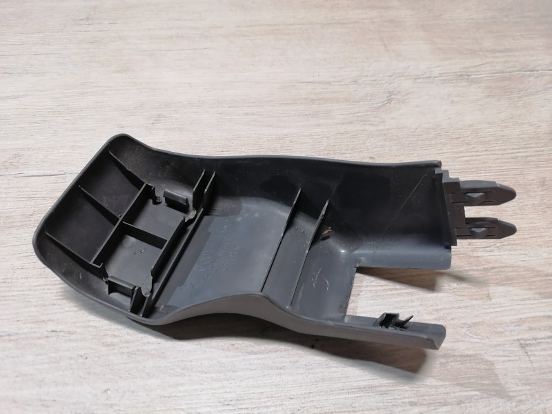 Prado 150 №2 накладка салазок сиденья 7212460100