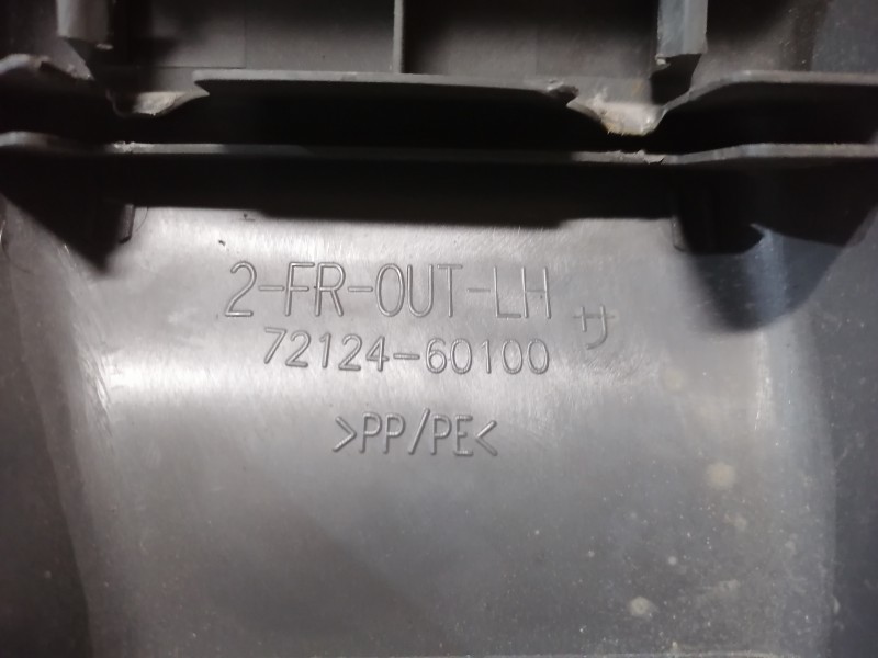Prado 150 №2 накладка салазок сиденья 7212460100
