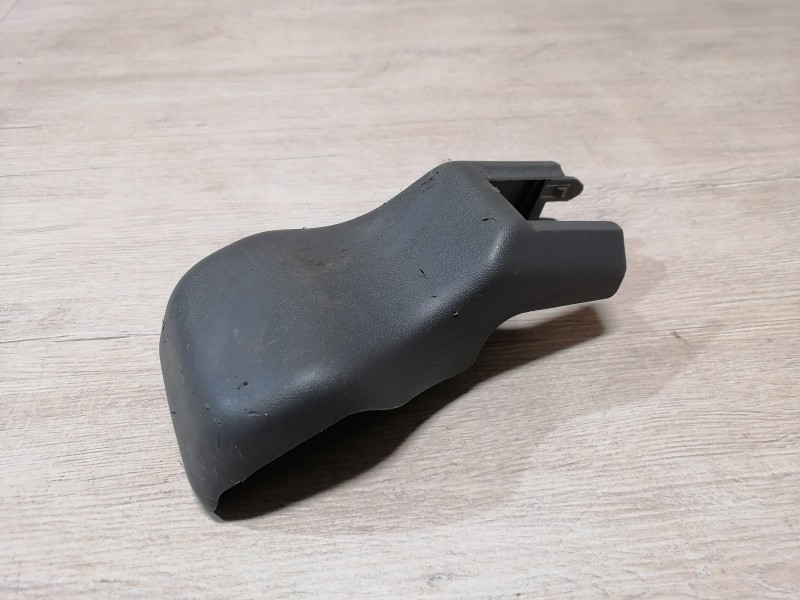 Prado 150 №2 накладка салазок сиденья 7212360120