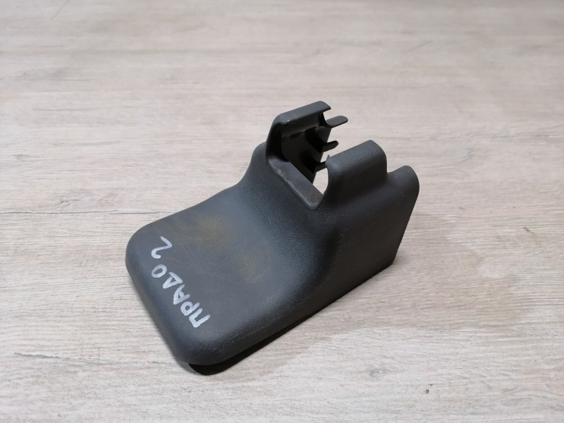 Prado 150 №2 накладка салазок сиденья 7213760140