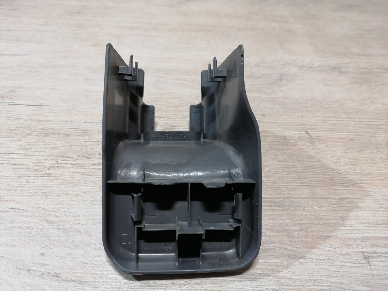 Prado 150 №2 накладка салазок сиденья 7213760140