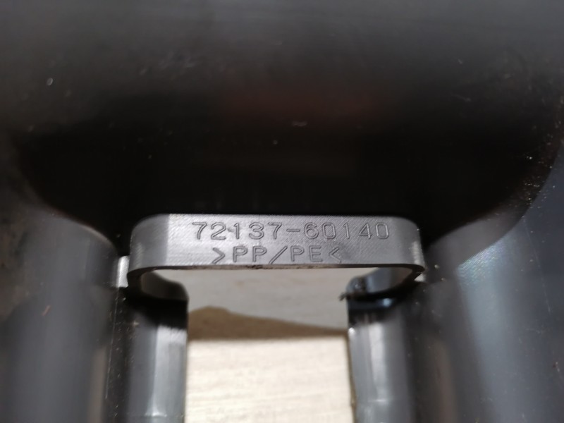 Prado 150 №2 накладка салазок сиденья 7213760140