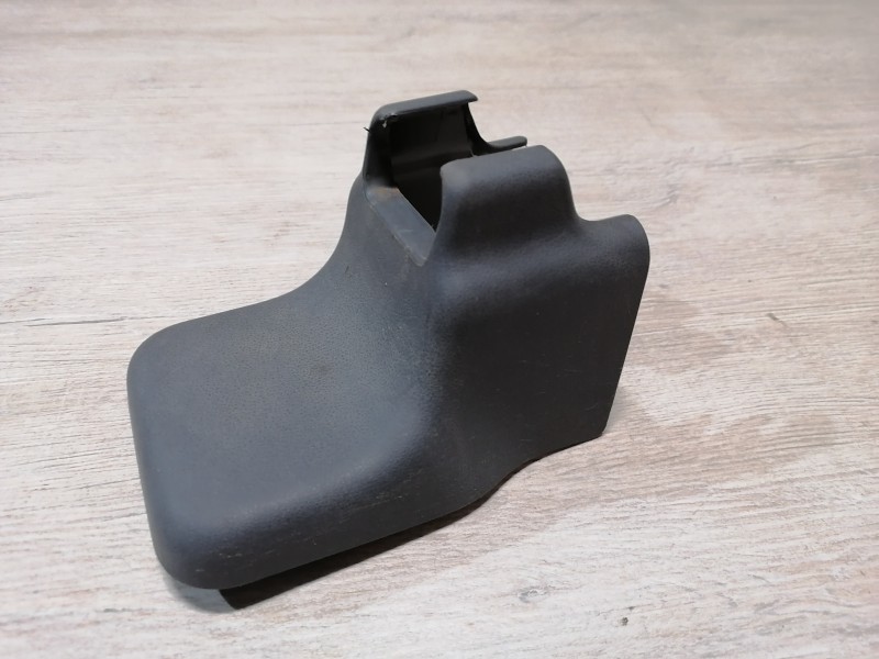 Prado 150 №2 накладка салазок сиденья 7213860080
