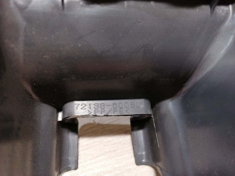 Prado 150 №2 накладка салазок сиденья 7213860080