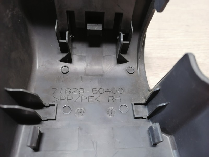 Prado 150 №2 накладка салазок сиденья 7162960400