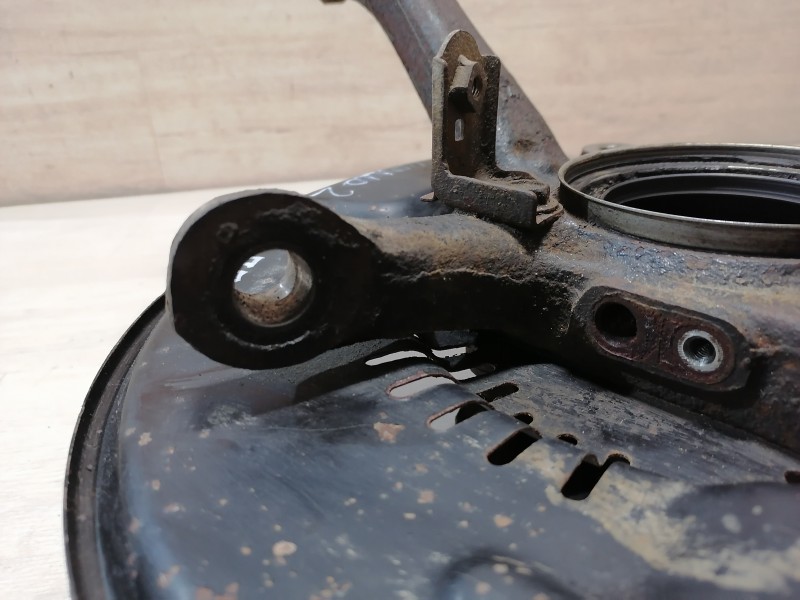 Prado 150 №2 кулак передний правый в сборе