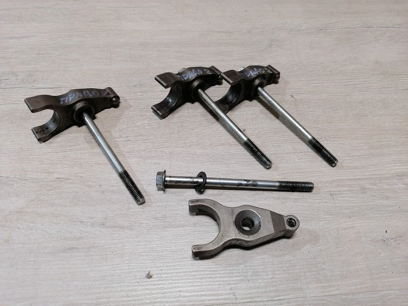 Prado 150 №2 кронштейн топливной форсунки