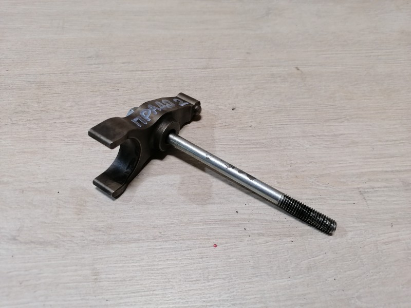 Prado 150 №2 кронштейн топливной форсунки