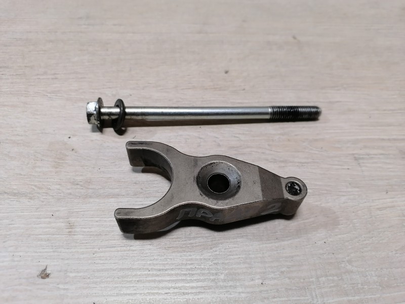 Prado 150 №2 кронштейн топливной форсунки