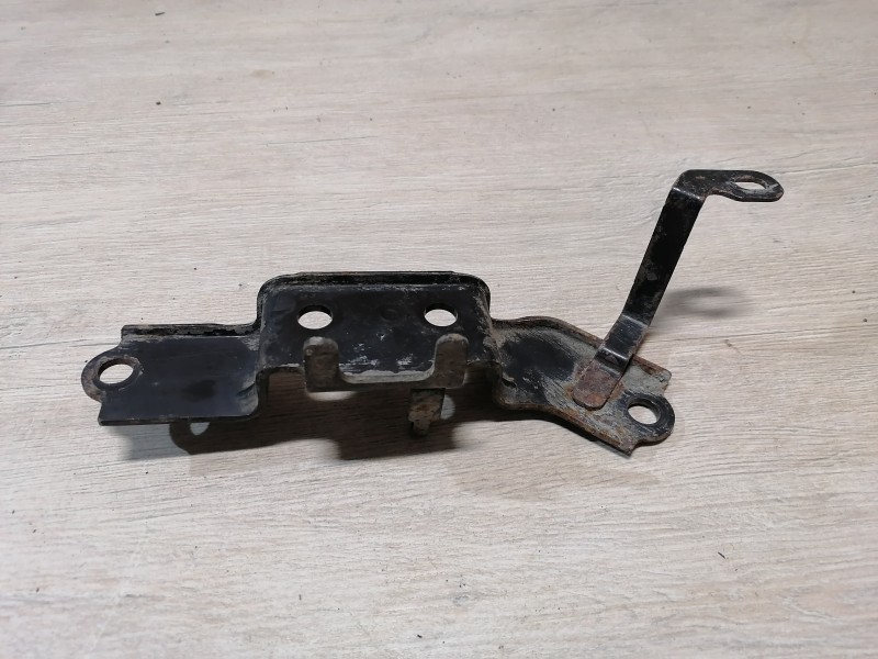 Prado 150 №2 кронштейн ограничителя двери багажника