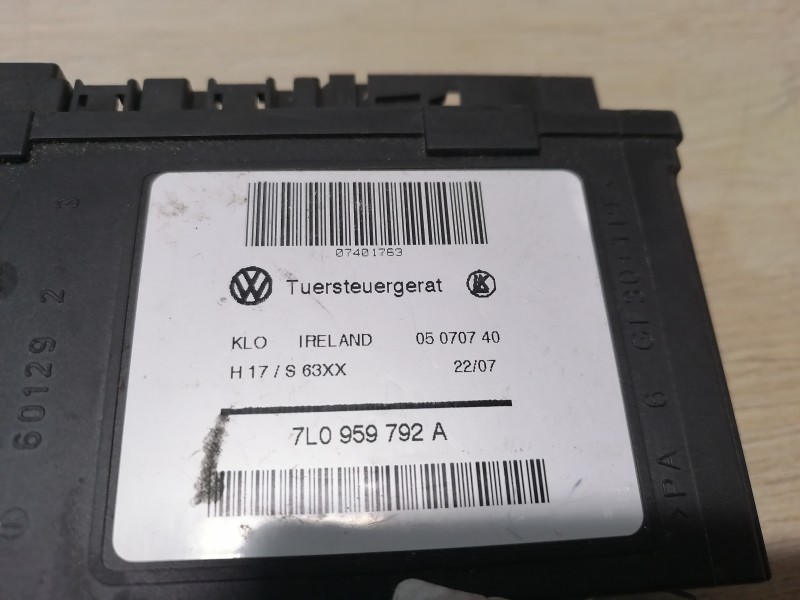 Touareg П моторчик стеклоподъемника передний правый