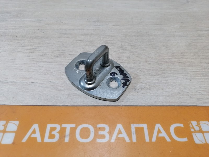 Camry v40 №6 петля замка двери