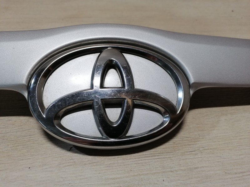 Camry v40 №6 молдинг крышки багажника деф