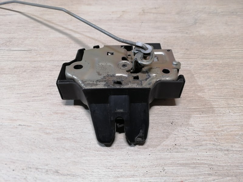 Camry v40 №6 замок багажника