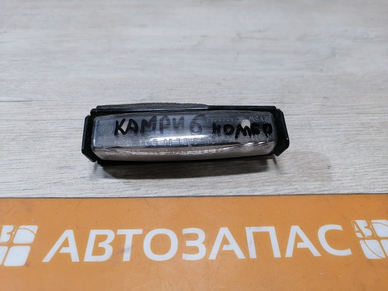Camry v40 №6 плафон подсветки номера