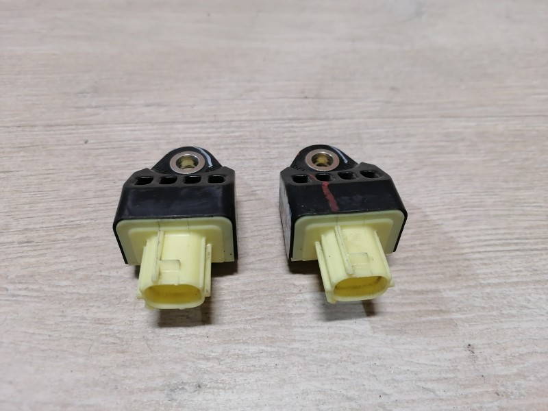 Camry v40 №6 датчик удара задний