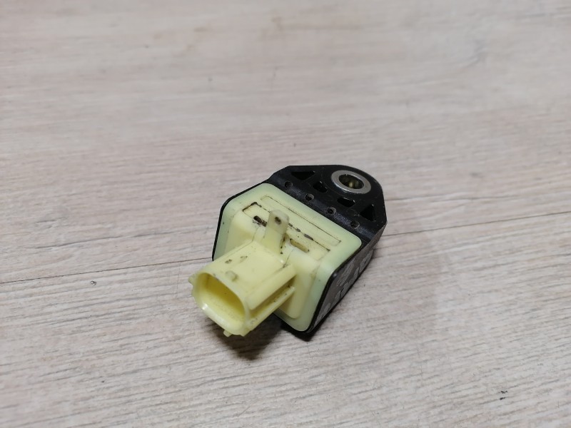 Camry v40 №6 датчик удара задний