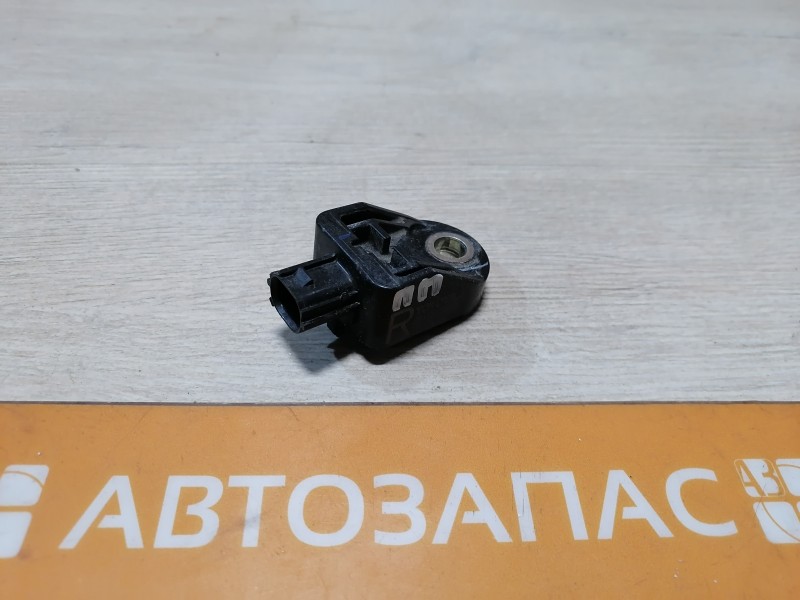 Camry v40 №6 датчик удара передний