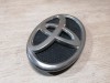 Camry v40 №6 эмблема передняя деф