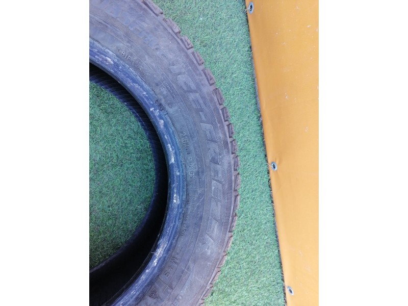 Camry v40 №6 шина 215/60 R16 TOYO зима шипы 18год