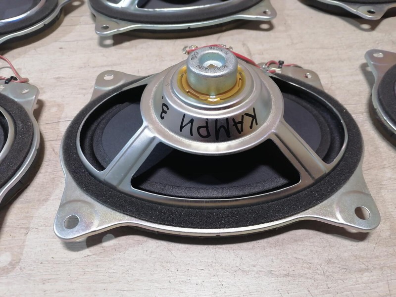 Camry v40 динамик в полку