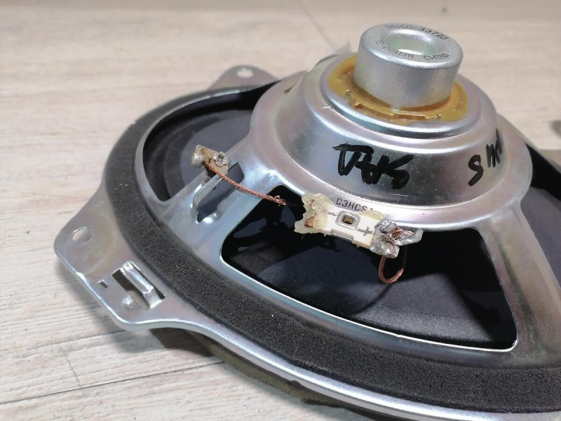Camry v40 динамик в полку
