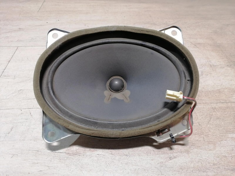 Camry v40 динамик в полку