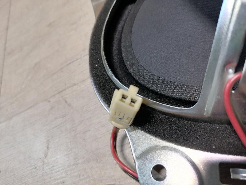 Camry v40 динамик в полку