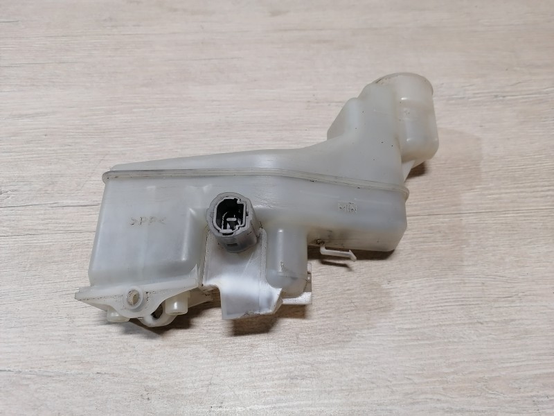 Camry v40 №6 бачок тормозного цилиндра